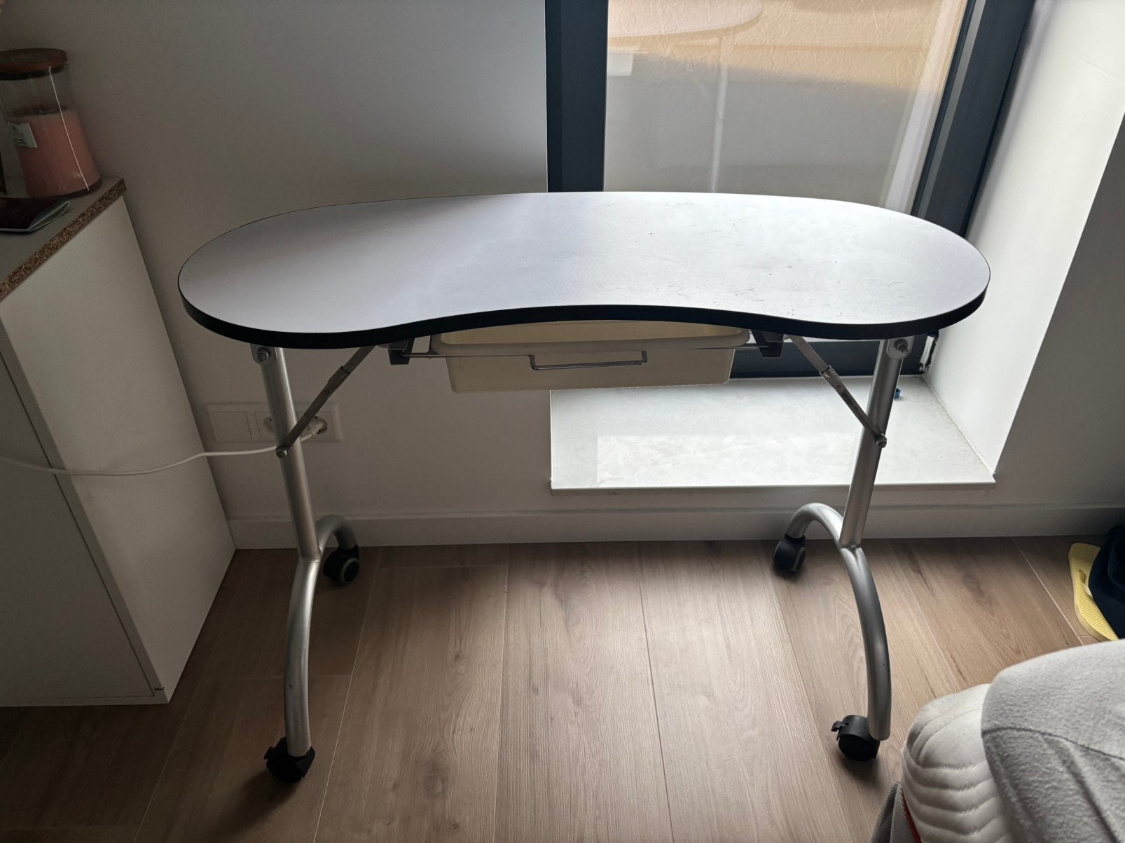 Manicure tafel, Ophalen, Zo goed als nieuw