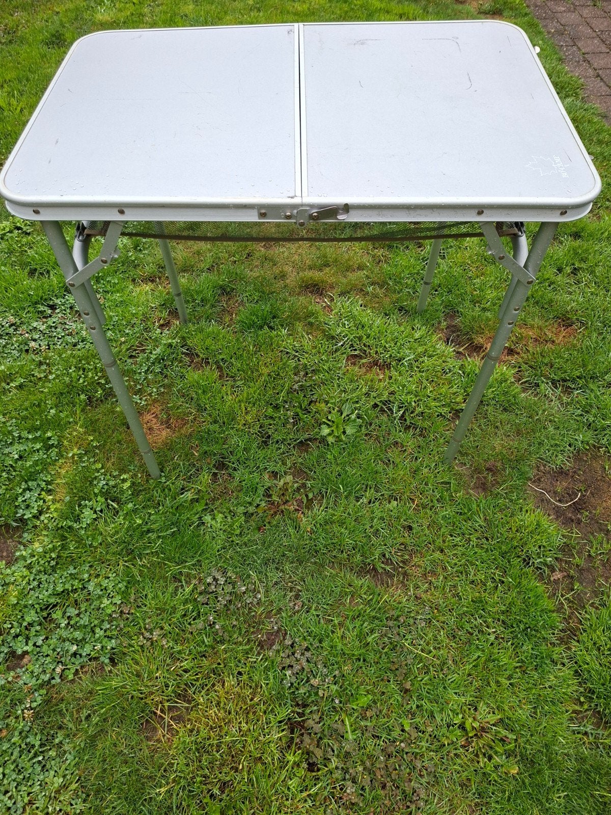Opvouwbare campingtafel - Compact en handig, Caravans en Kamperen, Ophalen, Gebruikt, Campingtafel