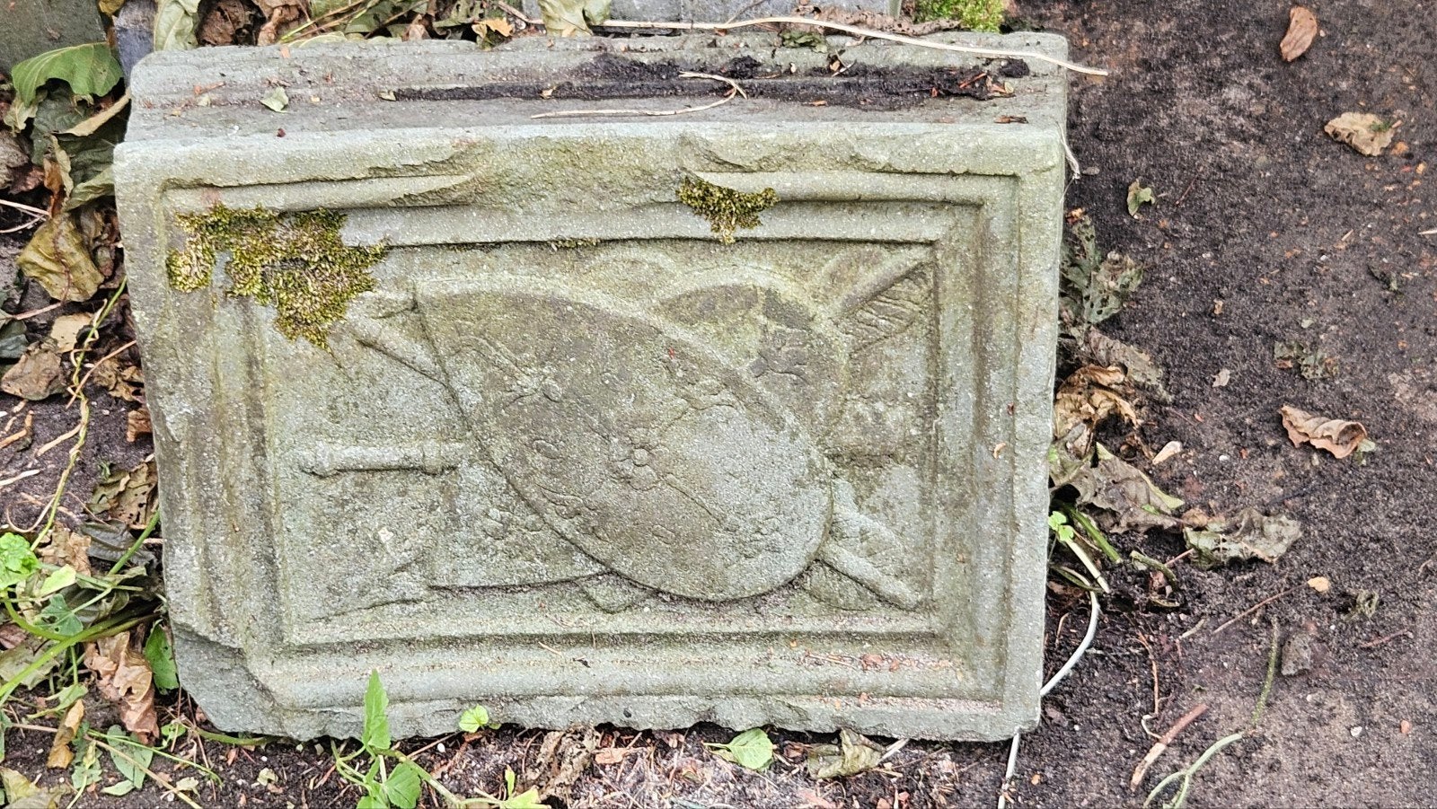 Antieke Gevelsteen met Wapenmotief - Waarschijnlijk 17e Eeuw, Antiek en Kunst, Ophalen