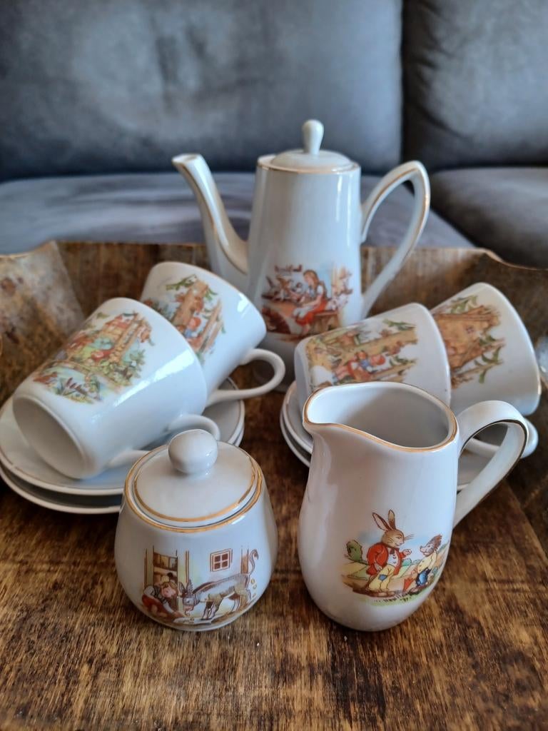 Antiek kinderservies, Ophalen
