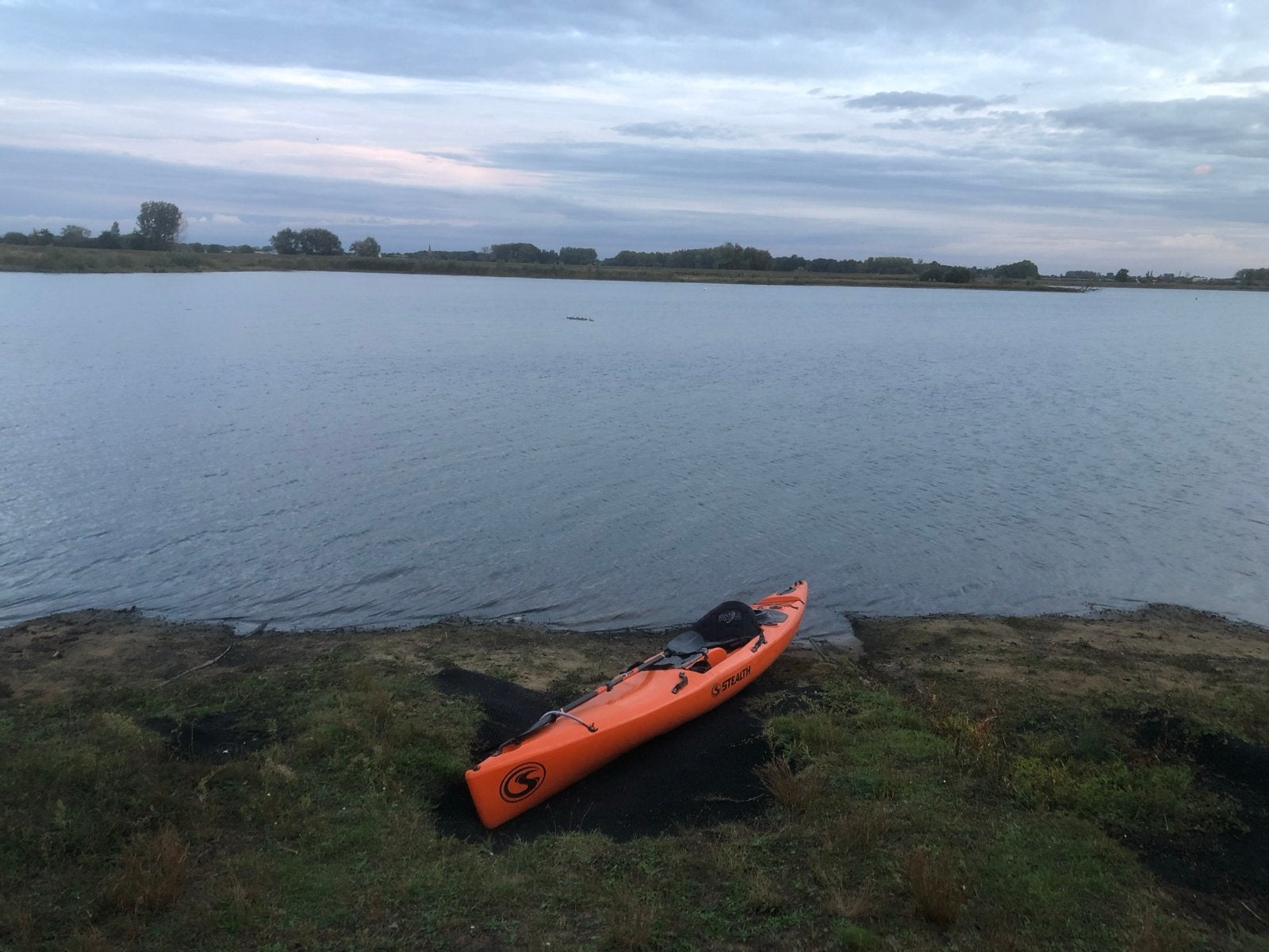 Unieke Stealth Fusion 480 - Surfski -SOT- premium onzikbaar, Ophalen of Verzenden, Zo goed als nieuw, 1-persoons