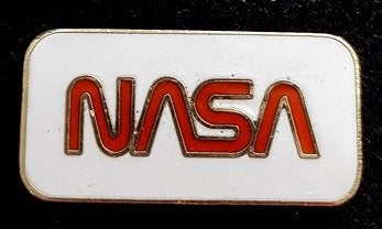 N A S A pin-wit emaille, Verzamelen, Speldjes, Pins en Buttons, Verzenden, Nieuw, Transport, Speldje of Pin
