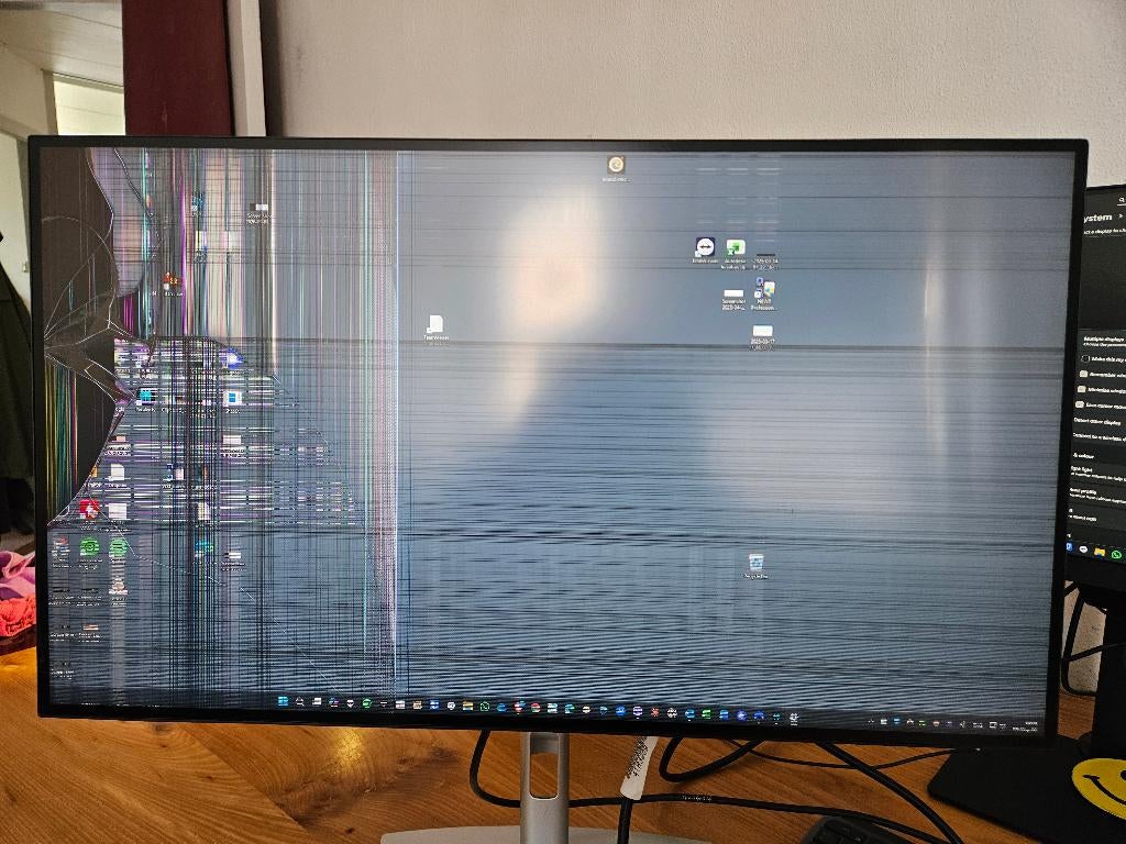 Defecte Dell UltraSharp U2722DE, Computers en Software, Monitoren, Niet werkend, 60 Hz of minder, DisplayPort, HDMI, USB-C, Hoofdtelefoonaansluiting