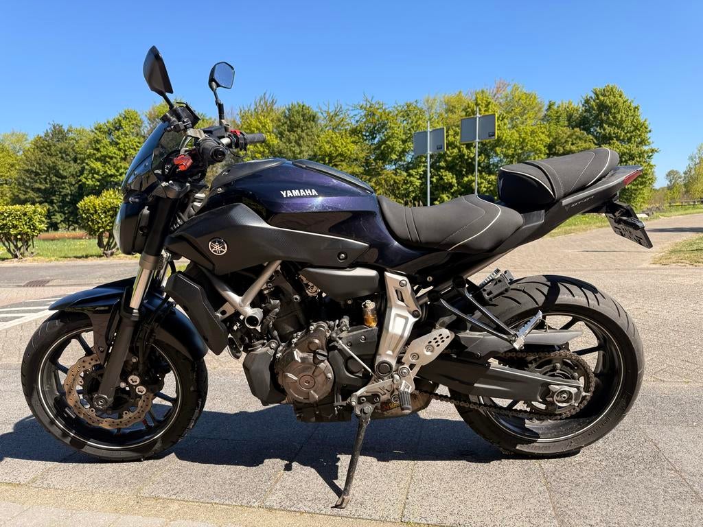 Yamaha MT-07 met Akrapovic uitlaat - Weinig kilometers, Motoren, Motoren | Yamaha, 700 cc, 2 cilinders, Sportuitlaat, Motorrijbewijs A
