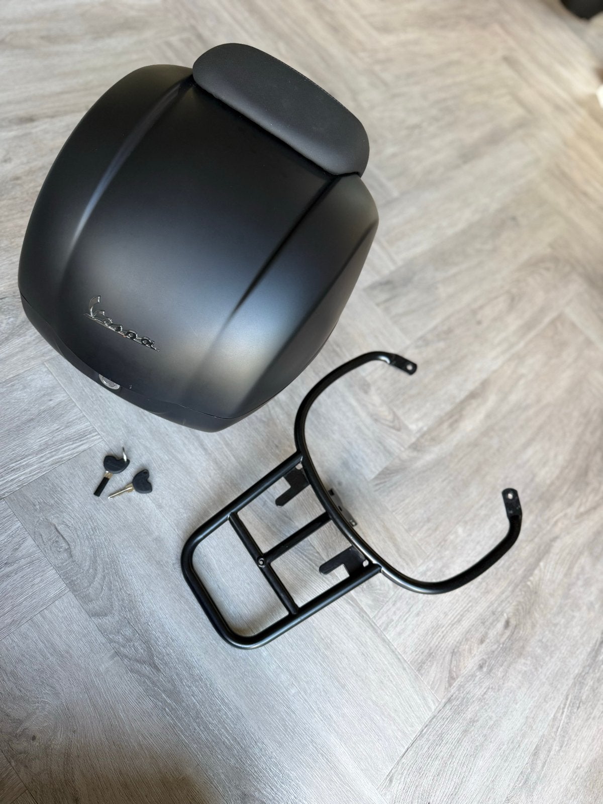 Vespa GTS GTV  topkoffer 36L zwart met rugsteun en drager, Ophalen of Verzenden, Gebruikt, Overige typen, Vespa