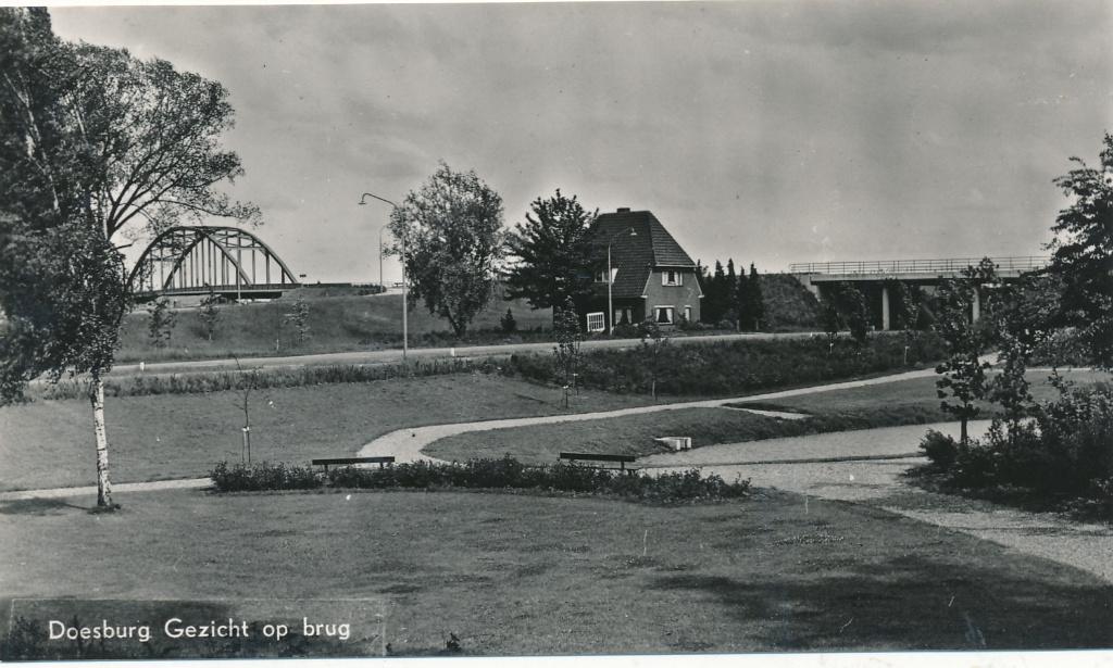 9542 Doesburg, Gezicht op Brug, Ophalen of Verzenden, 1940 tot 1960, Gelderland
