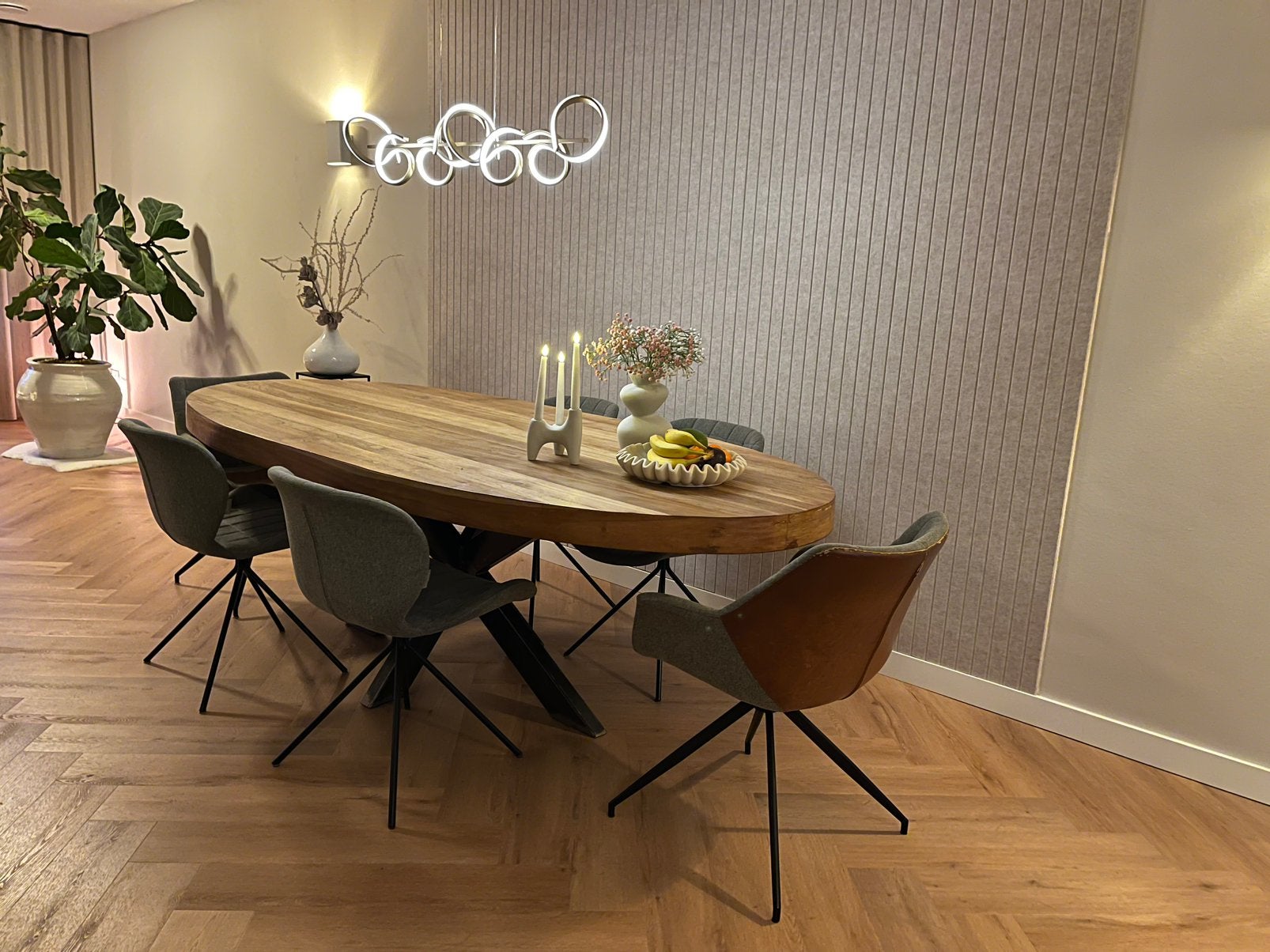 Te koop: 240cm ovale eettafel (evt. met stoelen), Huis en Inrichting, Ophalen, 100 tot 150 cm, 200 cm of meer, Zo goed als nieuw