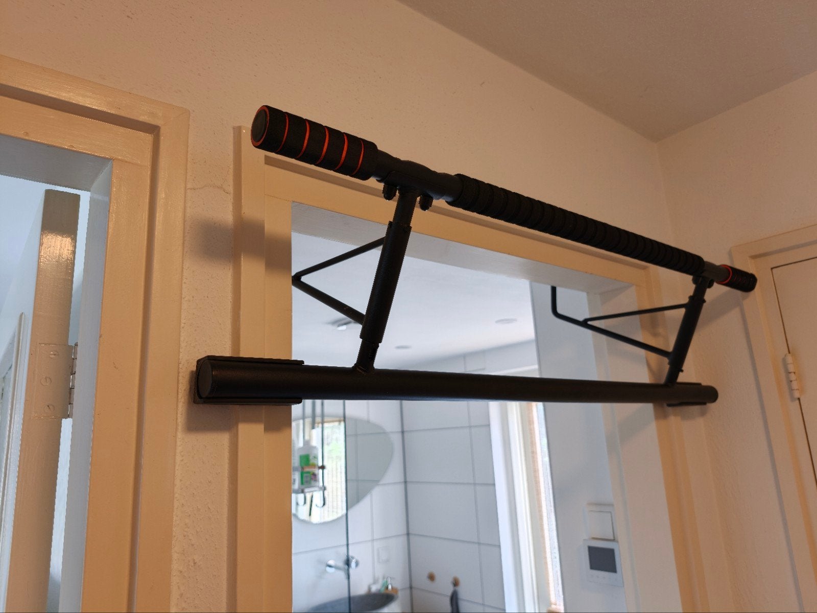 Pull up bar deurpost zonder schroeven, Ophalen, Zo goed als nieuw, Rug, Oprekstang