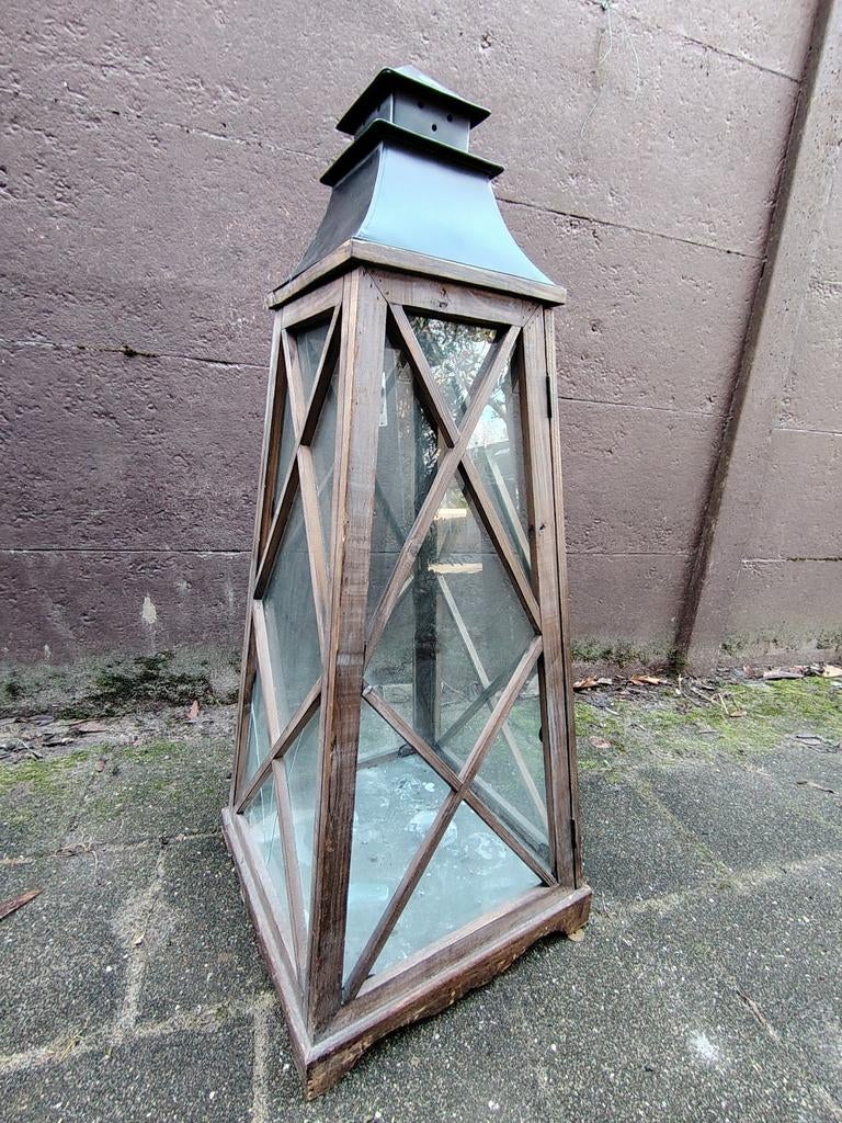 Grote houten lantaarn met glazen panelen, Ophalen, Hout