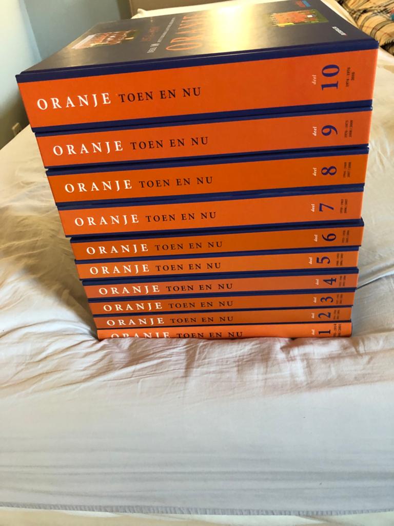 Oranje Toen en Nu - Complete 10-delige Voetbalcollectie, Boeken, Ophalen, Nieuw, Balsport