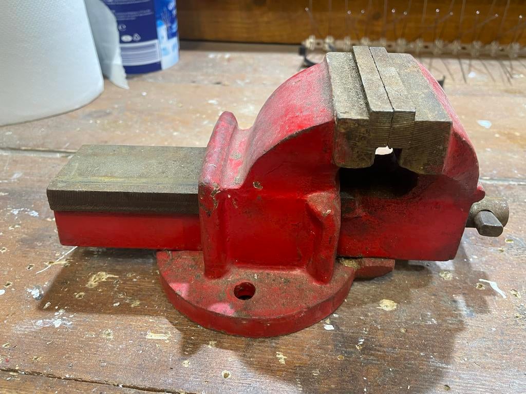 Kleine bankschroef - Rood, gebruikt, Ophalen, Gebruikt