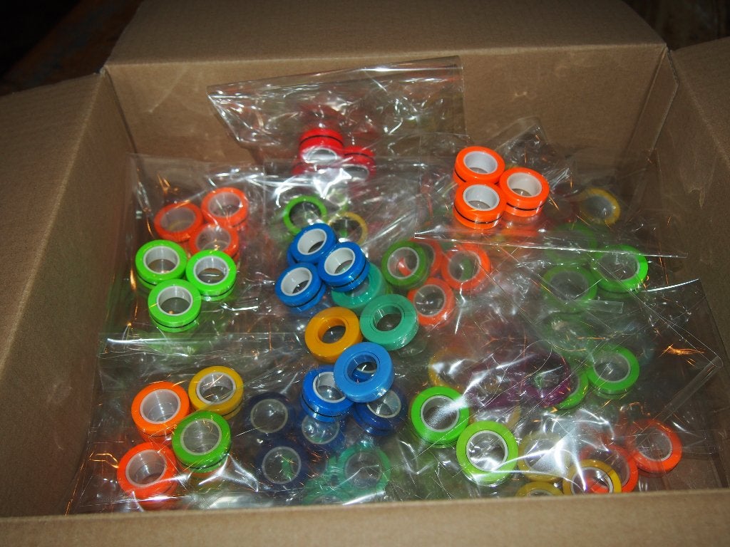 Doos vol Magneet Ringen - Fidget Speelgoed, Ophalen of Verzenden, Nieuw, Jongen of Meisje
