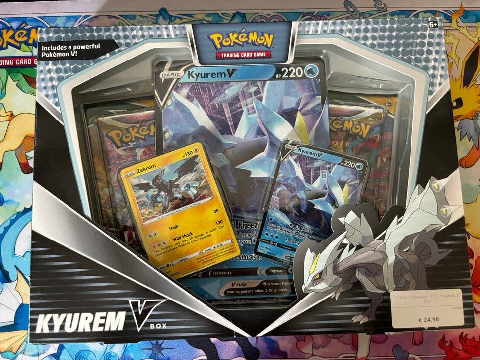 Kyurem V Box met Evolving Skies & Lost Origin packs, Ophalen of Verzenden, Nieuw, Overige typen