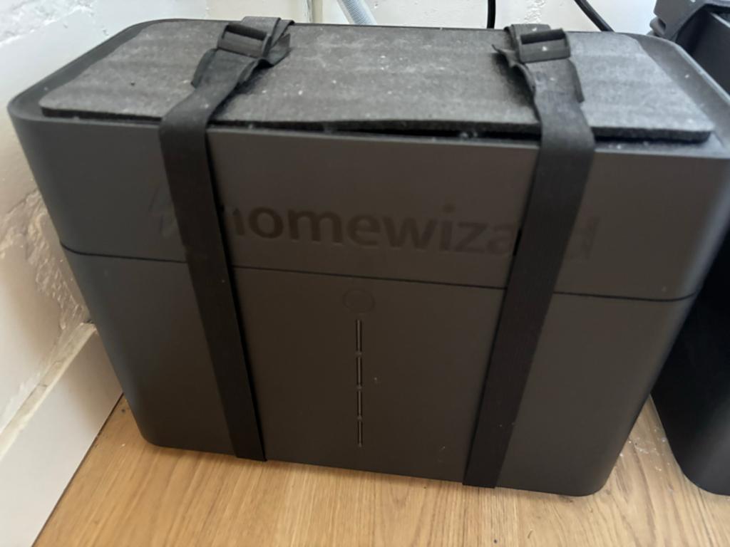 Homewizard Plug-In batterij met P1 meter en scherm, Computers en Software, Accu's en Batterijen, Ophalen, Zo goed als nieuw