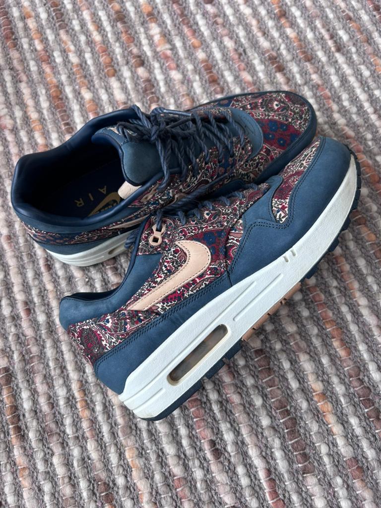 Nike Air Max 1 Liberty London Armory Navy maat 40, Kleding | Dames, Schoenen, Blauw, Ophalen of Verzenden, Sneakers of Gympen