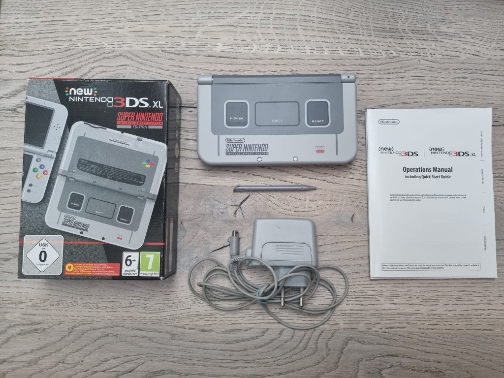 Nintendo 3DS XL SNES Editie - CIB, Spelcomputers en Games, Spelcomputers | Nintendo 2DS en 3DS, Ophalen of Verzenden, Zo goed als nieuw