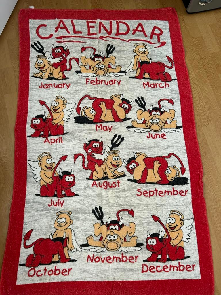 Uniek Badlaken Kalender met Engeltjes en Duiveltjes, Ophalen of Verzenden, Zo goed als nieuw, Rood, Handdoek