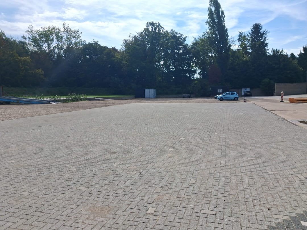 Verhard buitenterrein Landgraaf, Zakelijke goederen, Huur