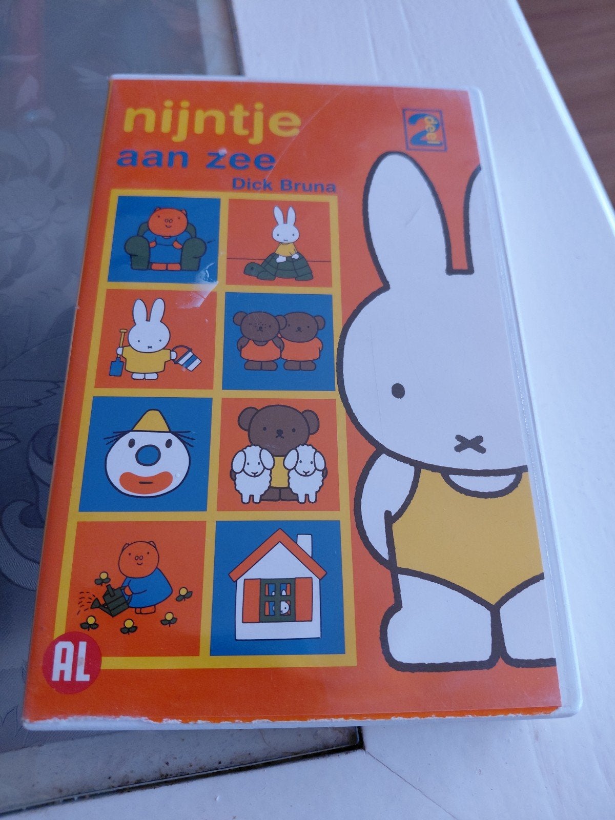 Nijntje aan zee videoband. Deel 2., Cd's en Dvd's, VHS | Kinderen en Jeugd, Gebruikt, Tekenfilm, Alle leeftijden, Ophalen of Verzenden