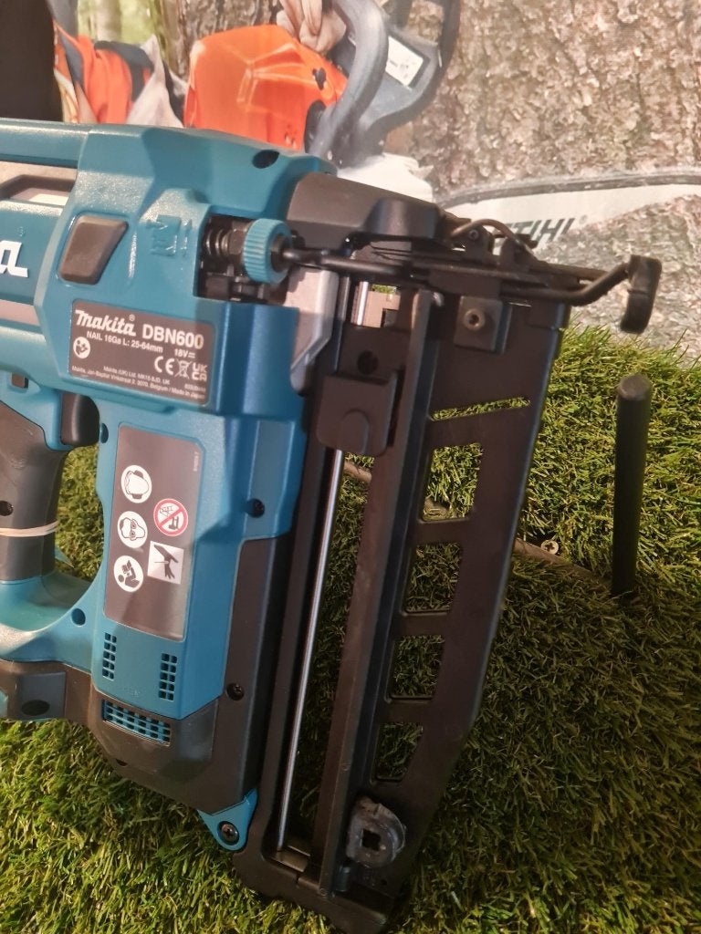 MAKITA DBN 600 met garantie, Ophalen of Verzenden, Zo goed als nieuw, Overige soorten, Makita