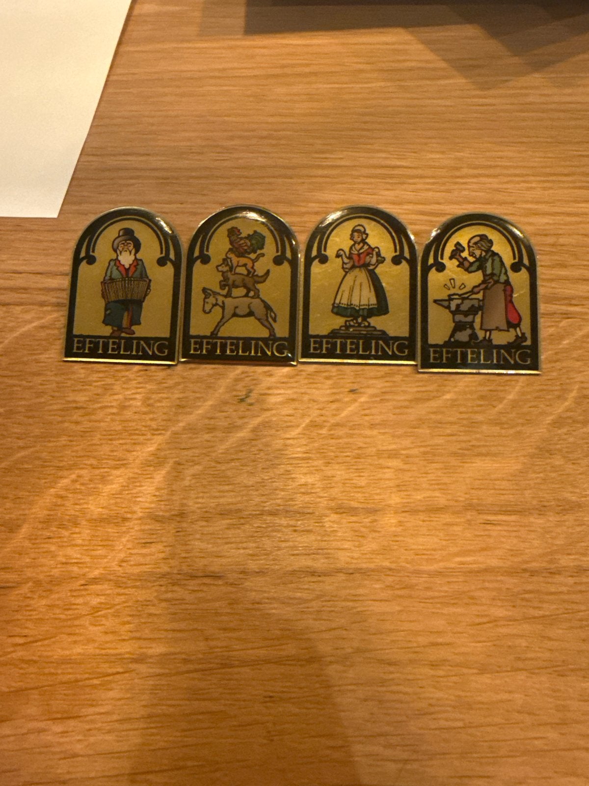 Efteling Smidje serie 1 pins - Complete set, Verzamelen, Efteling, Ophalen of Verzenden, Zo goed als nieuw, Button of Speldje