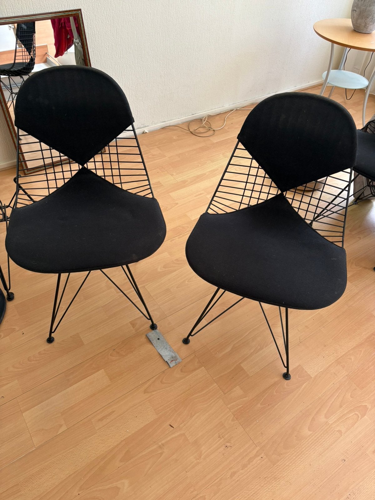 4 iconische Vitra Eames Wire stoelen ( Bikini stoel), Ophalen, Zo goed als nieuw, Wit