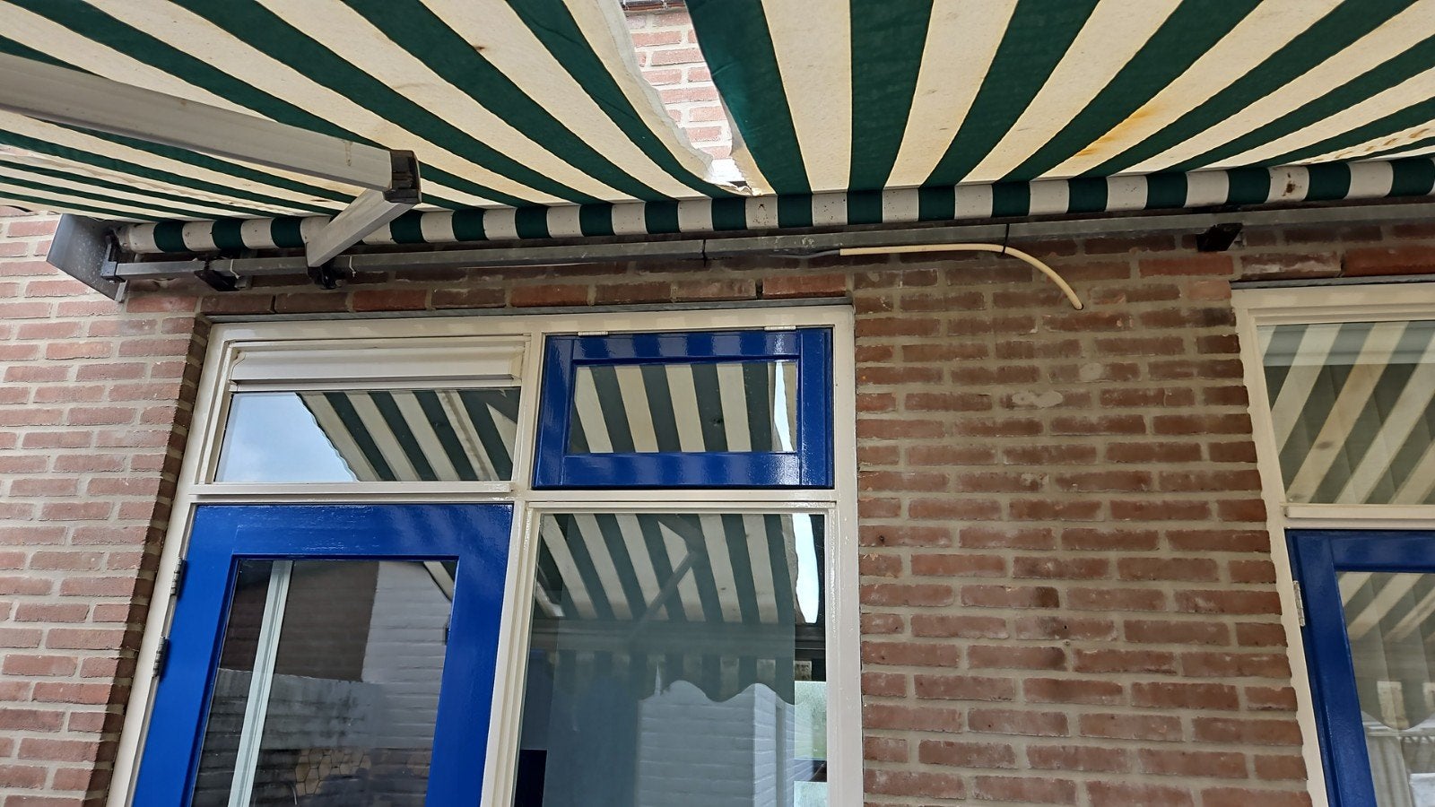 Elektrisch uitvalscherm 610cm breed, 2.5m uitval, Ophalen, Gebruikt, 450 cm of meer, Elektrisch