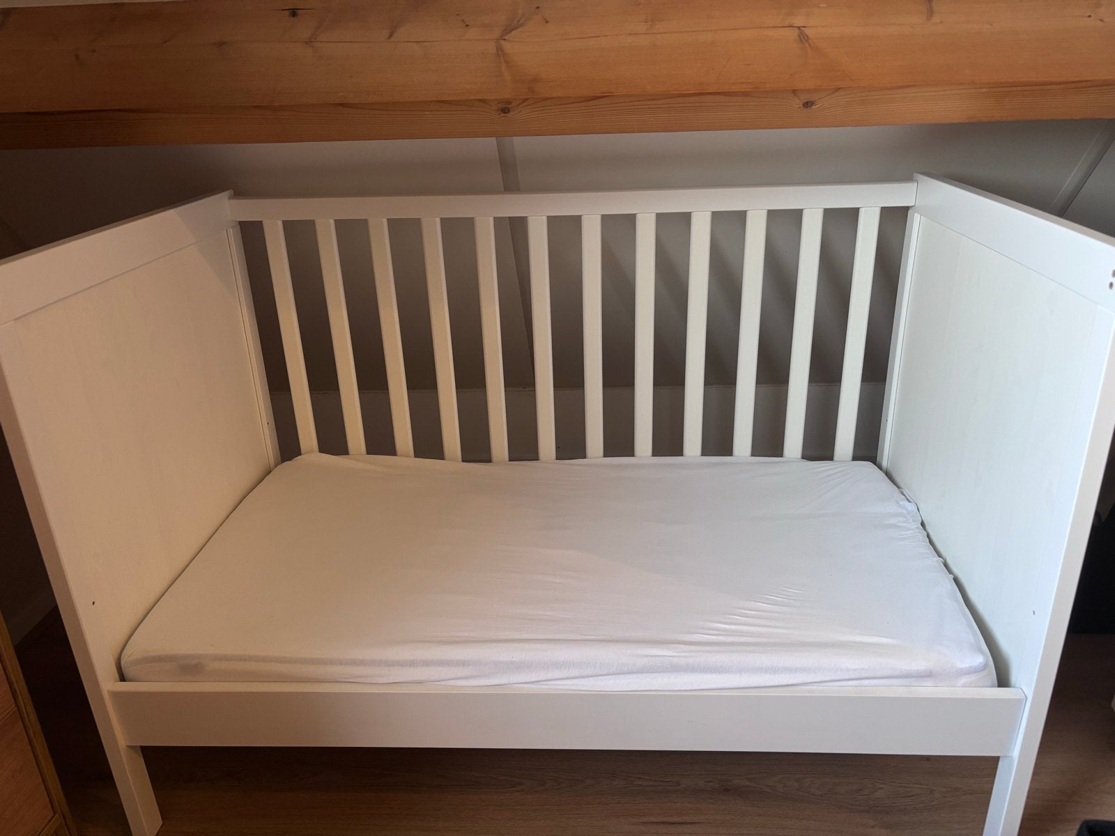 Ikea babybed met matras, Ophalen, 70 tot 85 cm, Zo goed als nieuw, Minder dan 140 cm