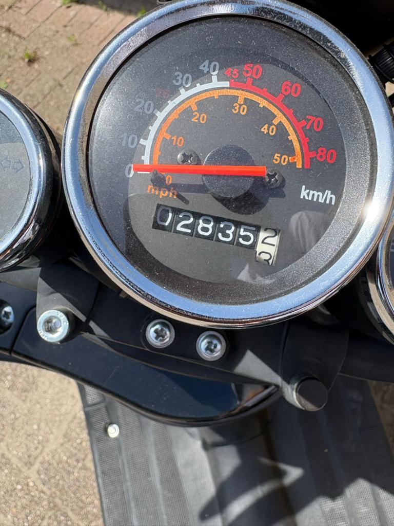 Matzwarte Scooter met Lage Kilometerstand, Ophalen of Verzenden, Zo goed als nieuw, Benzine, Overige merken