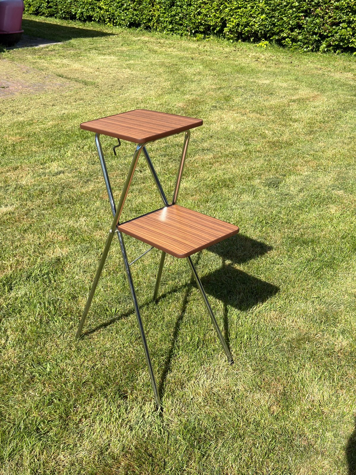 Vintage bijzettafel uitklapbaar, Huis en Inrichting, Ophalen, Zo goed als nieuw, Rond, Minder dan 55 cm
