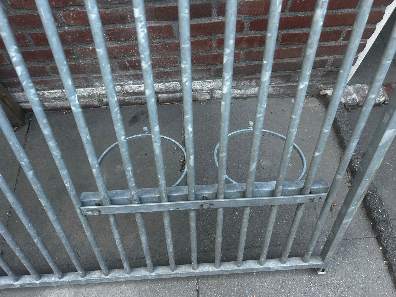 Honden kennel, Tuin en Terras, Met poort, Gebruikt, IJzer, Spijlenhekwerk