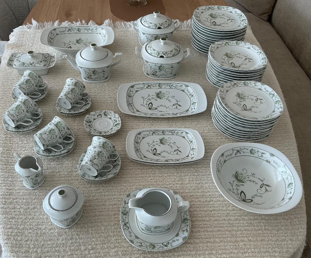 12 persoons Bavaria Servies, Schirnding Beieren, Bloemmotief, Antiek en Kunst, Antiek | Servies los, Ophalen