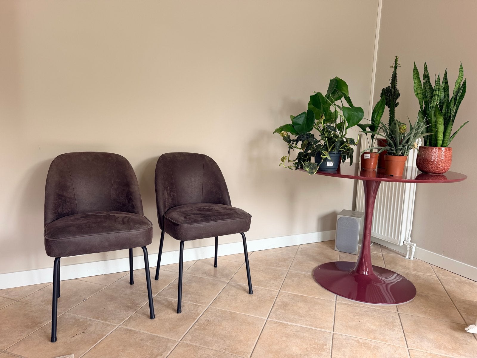 Twee comfortabele eetkamerstoelen, Huis en Inrichting, Gebruikt, Twee, Bruin, Ophalen of Verzenden