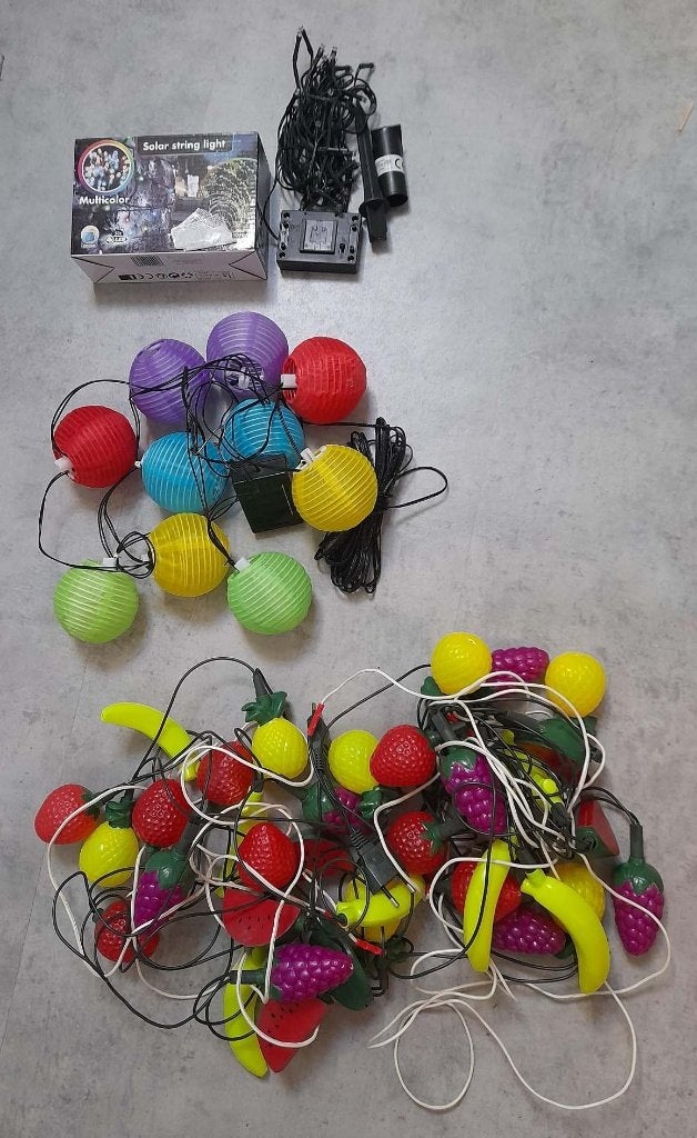 FEEST VERLICHTING 2 slingers op lichtnet + 2 slingers solar, Ophalen of Verzenden, Zo goed als nieuw, Zonne-energie, 50 tot 250 watt