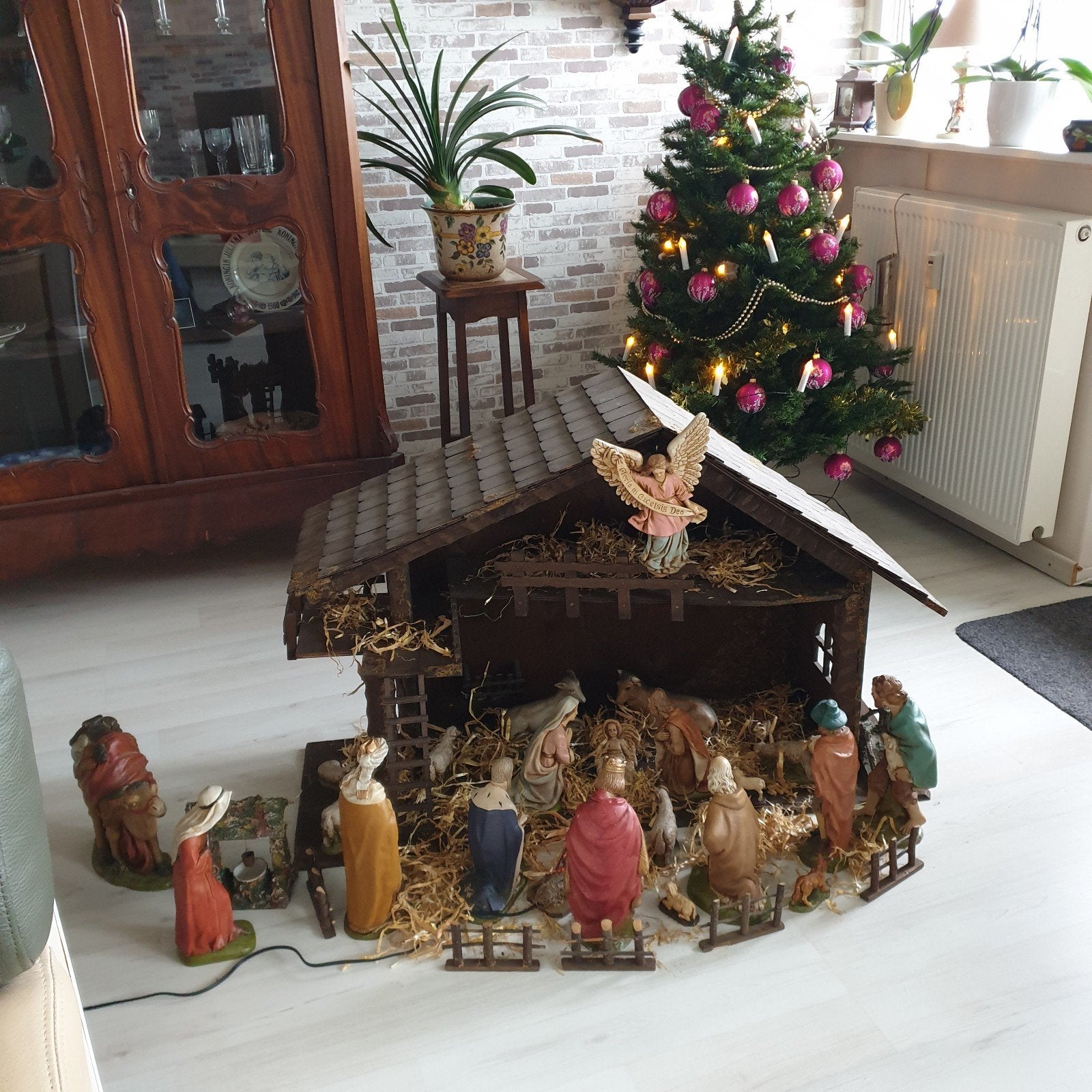 kerststal met beeldengroep, Ophalen