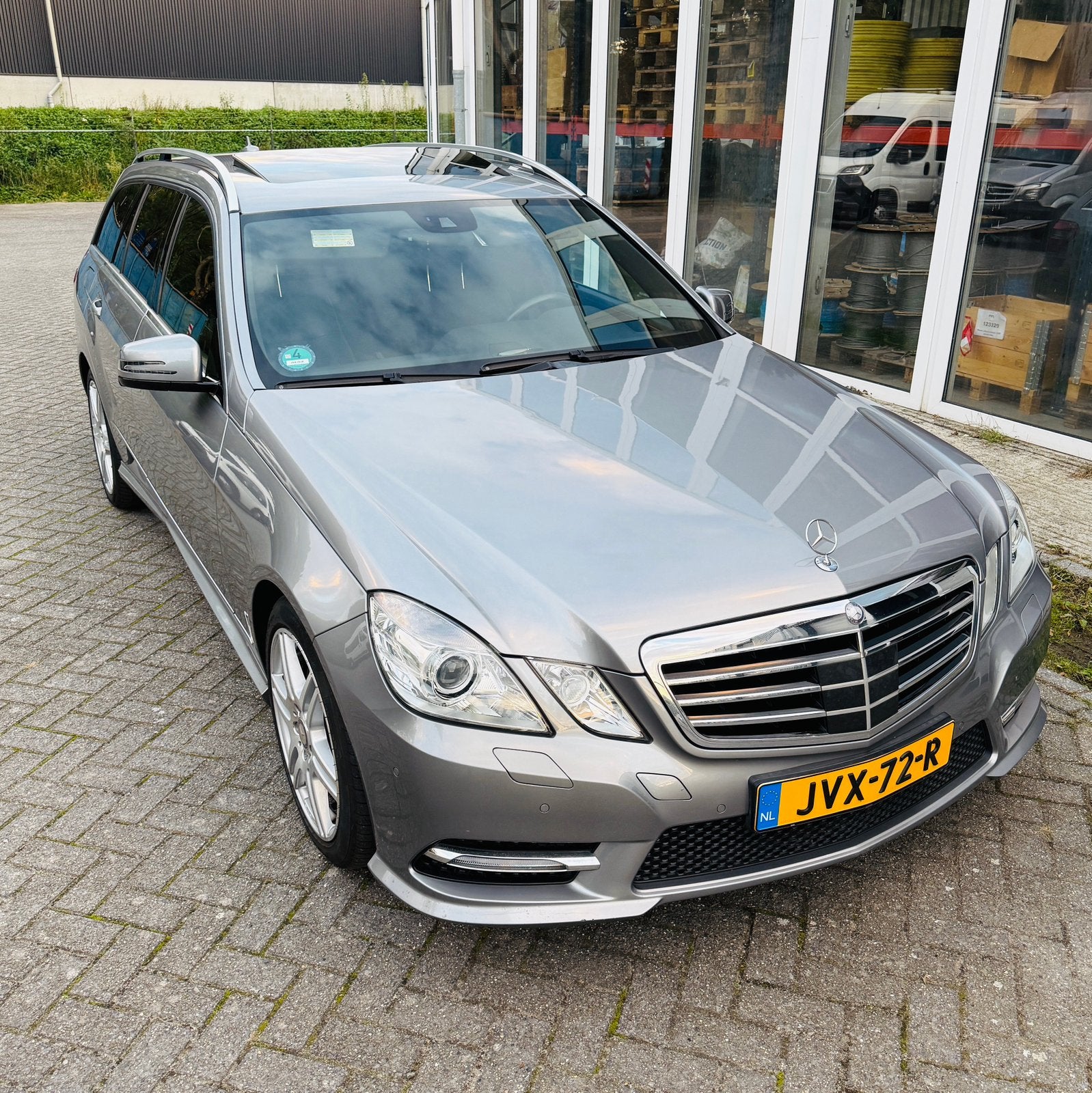 Mercedes-Benz E250 (2013) – AMG Pakket – Dealeronderhouden, Automaat, Achterwielaandrijving, 4 cilinders, 1796 cc