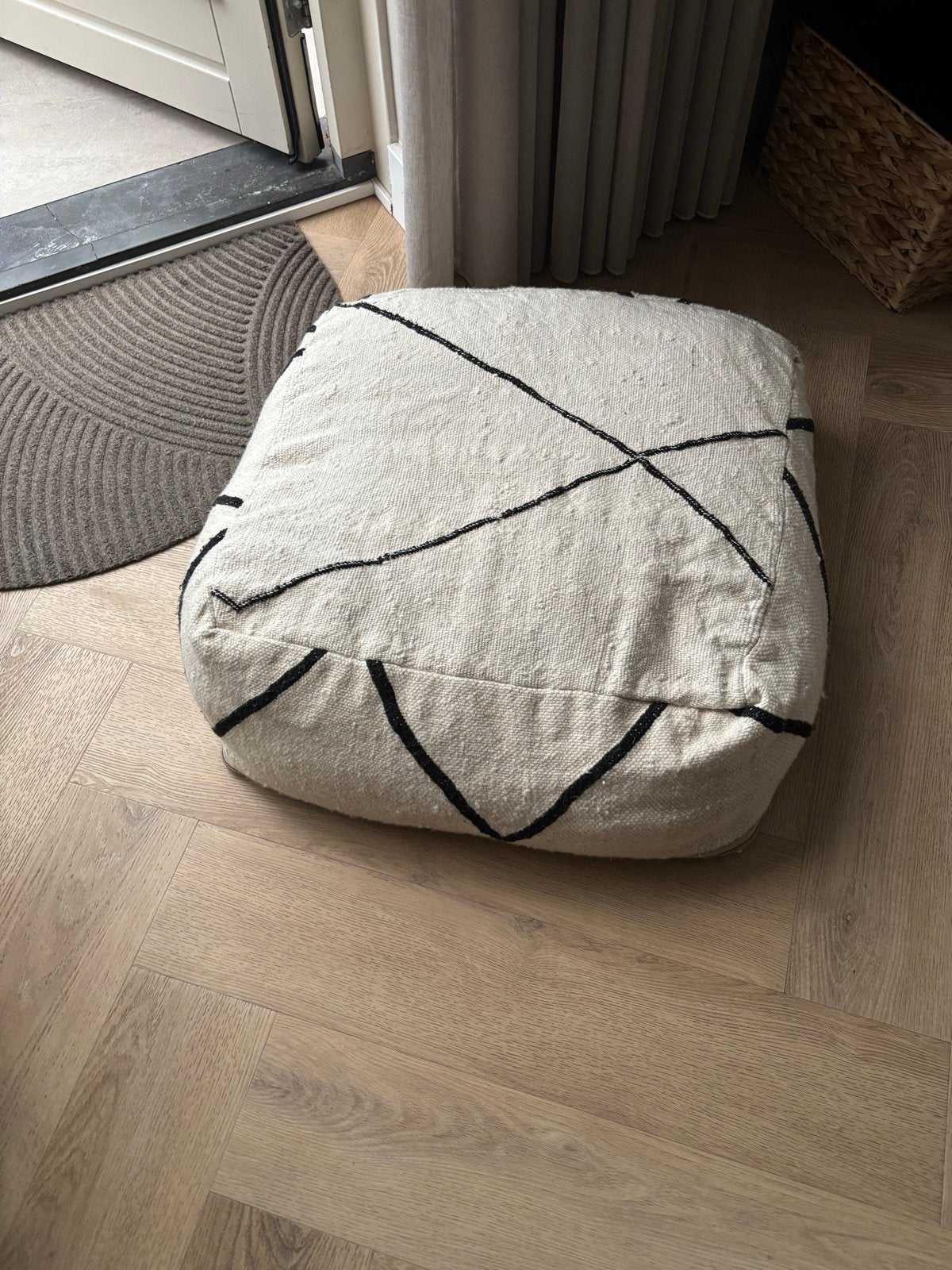 Mooie Marokkaanse poef met zwart-wit patroon, Minder dan 50 cm, Gebruikt, Vierkant, Ophalen of Verzenden