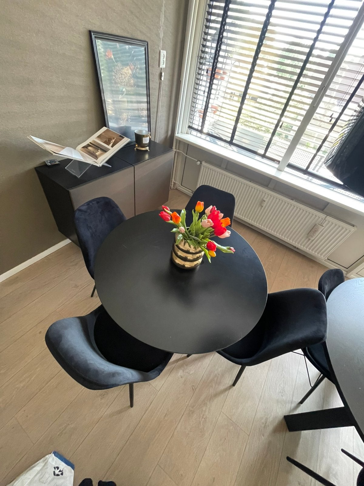 Ronde eettafel met 4 stoelen, 100 tot 150 cm, Rond, Ophalen of Verzenden, Zo goed als nieuw