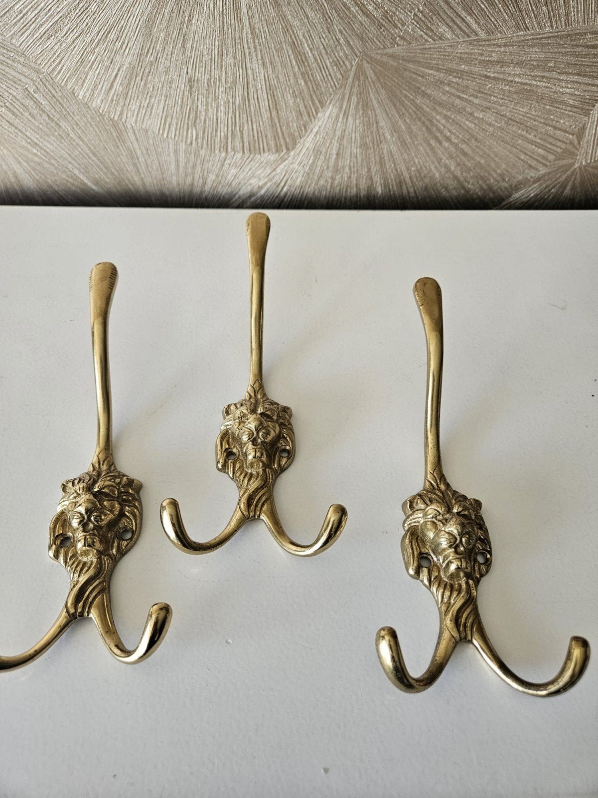 3 messing kapstokjes met leeuwenkop, Ophalen of Verzenden, Gebruikt, Metaal, Wandhaken