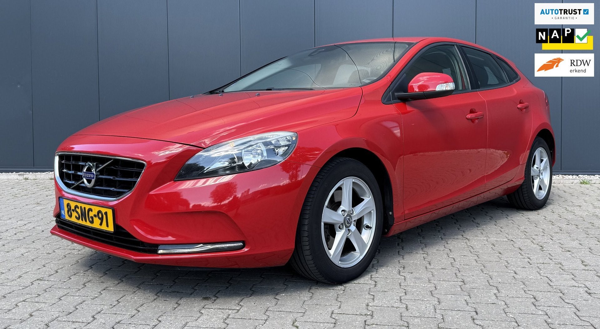 Volvo V40 1.6 T3 Kinetic Airco Cruise PDC Navi Trekhaak APK, Auto's, Voorwielaandrijving, Stof, Gebruikt, Zwart