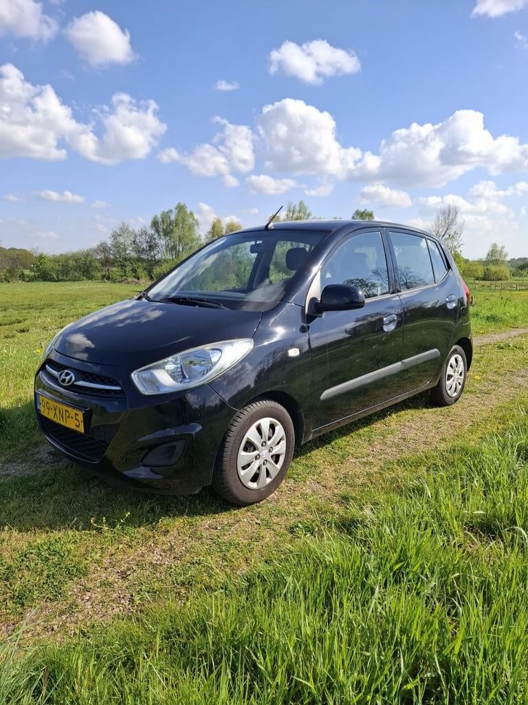 Hyundai i10 1.1 I 5DR 2012 Zwart, Auto's, Stof, 4 cilinders, 400 kg, Zwart