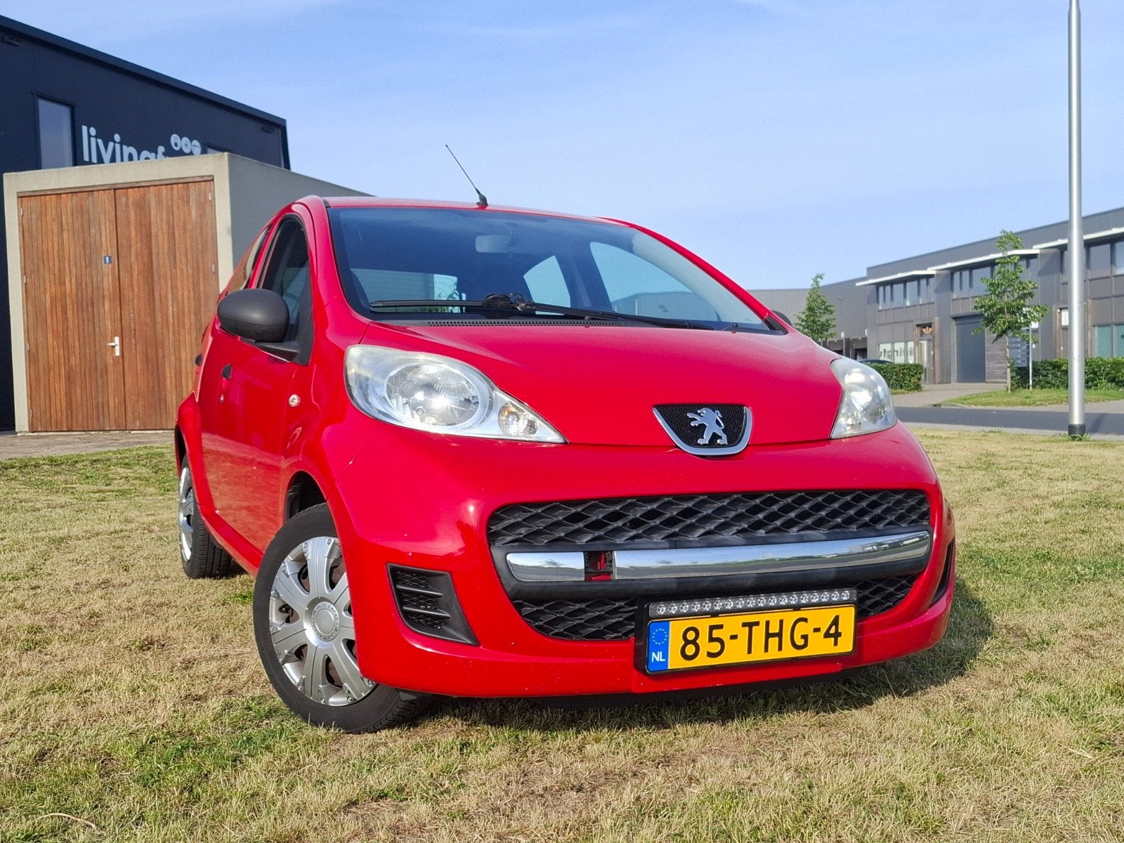 Peugeot 107 1.0 12V 5DR 2012 Rood, Voorwielaandrijving, Stof, 4 stoelen, 68 pk