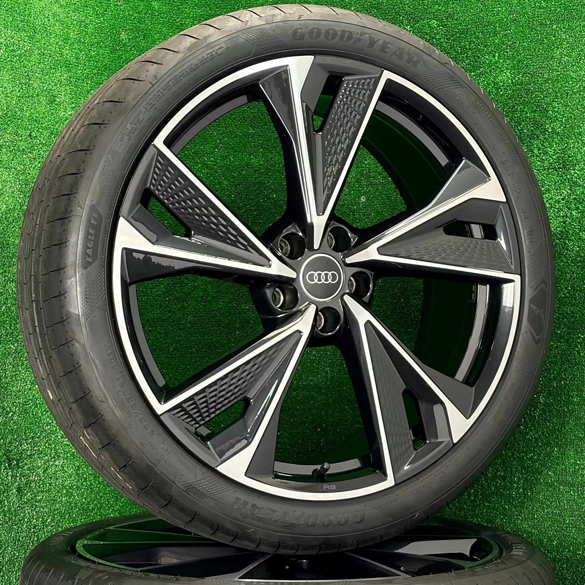 Originele 21 inch Audi RS velgen met banden A6 S6 C8 C9 4K, Gebruikt, 255 mm, -, -