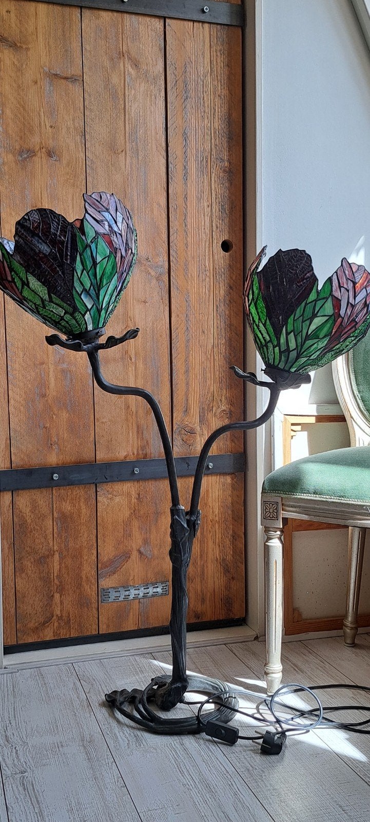 prachtige grote tiffany lamp met twee kelken, Huis en Inrichting, Lampen | Vloerlampen, Ophalen, Gebruikt, 100 tot 150 cm