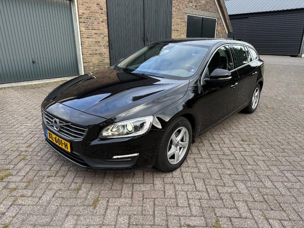 Volvo V60 2.0 D2 Nordic+ | Trekhaak | APK 10-2026, Auto's, Volvo, Voorwielaandrijving, 4 cilinders, 1969 cc, Leder en Stof