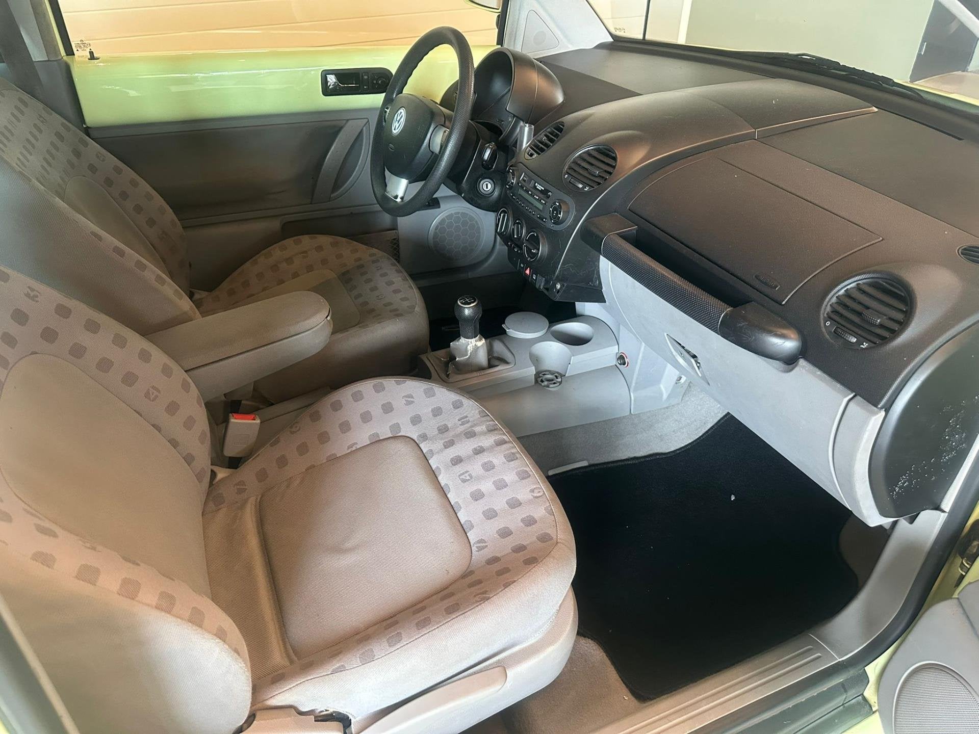 Volkswagen New Beetle 2.0i HIGHLINE-uitvoering|AIRCONDITIONI, Stof, Gebruikt, Beetle (Kever), 4 cilinders
