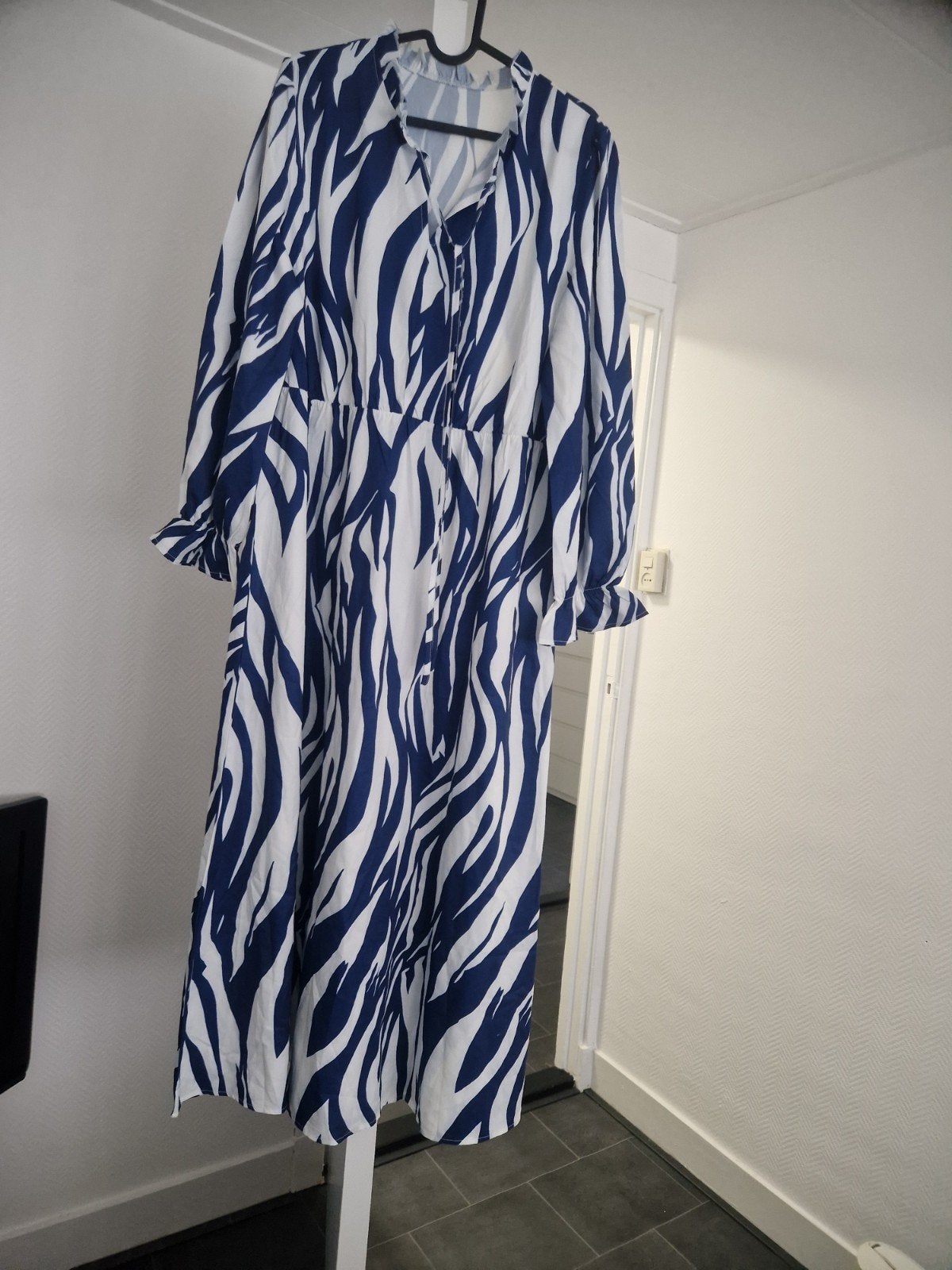 Maxi jurk met zebraprint, Blauw, Nieuw, Onbekend, Onder de knie