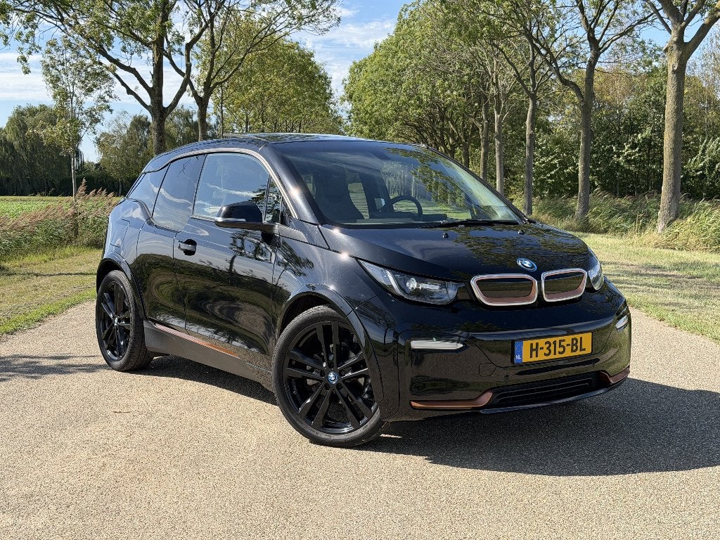 BMW i3S 42kWh RoadStyle ed | Pano | Leer | Camera | Dealer O, Automaat, Achterwielaandrijving, 50 €/maand, 4 stoelen