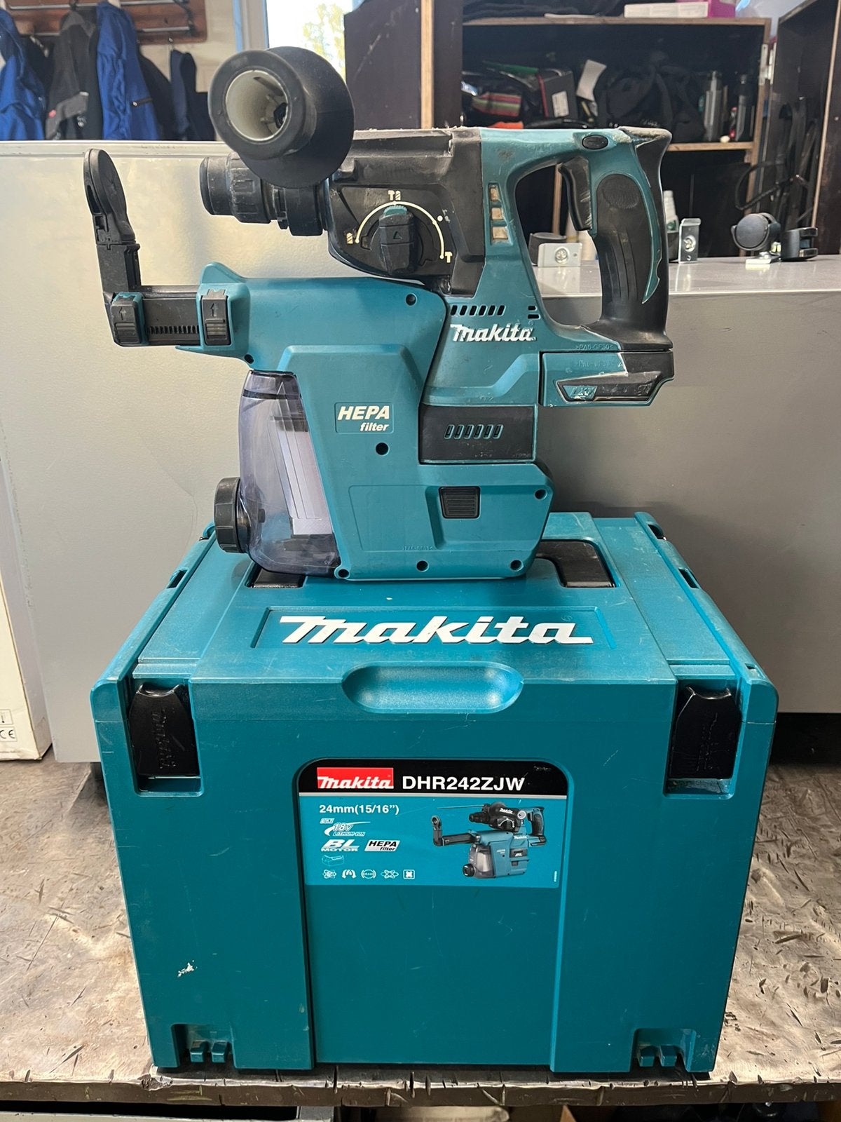 Makita DHR242ZJW klopboormachine met DX06 Stofafzuiging, Doe-het-zelf en Verbouw, Gereedschap | Boormachines, Ophalen, Gebruikt