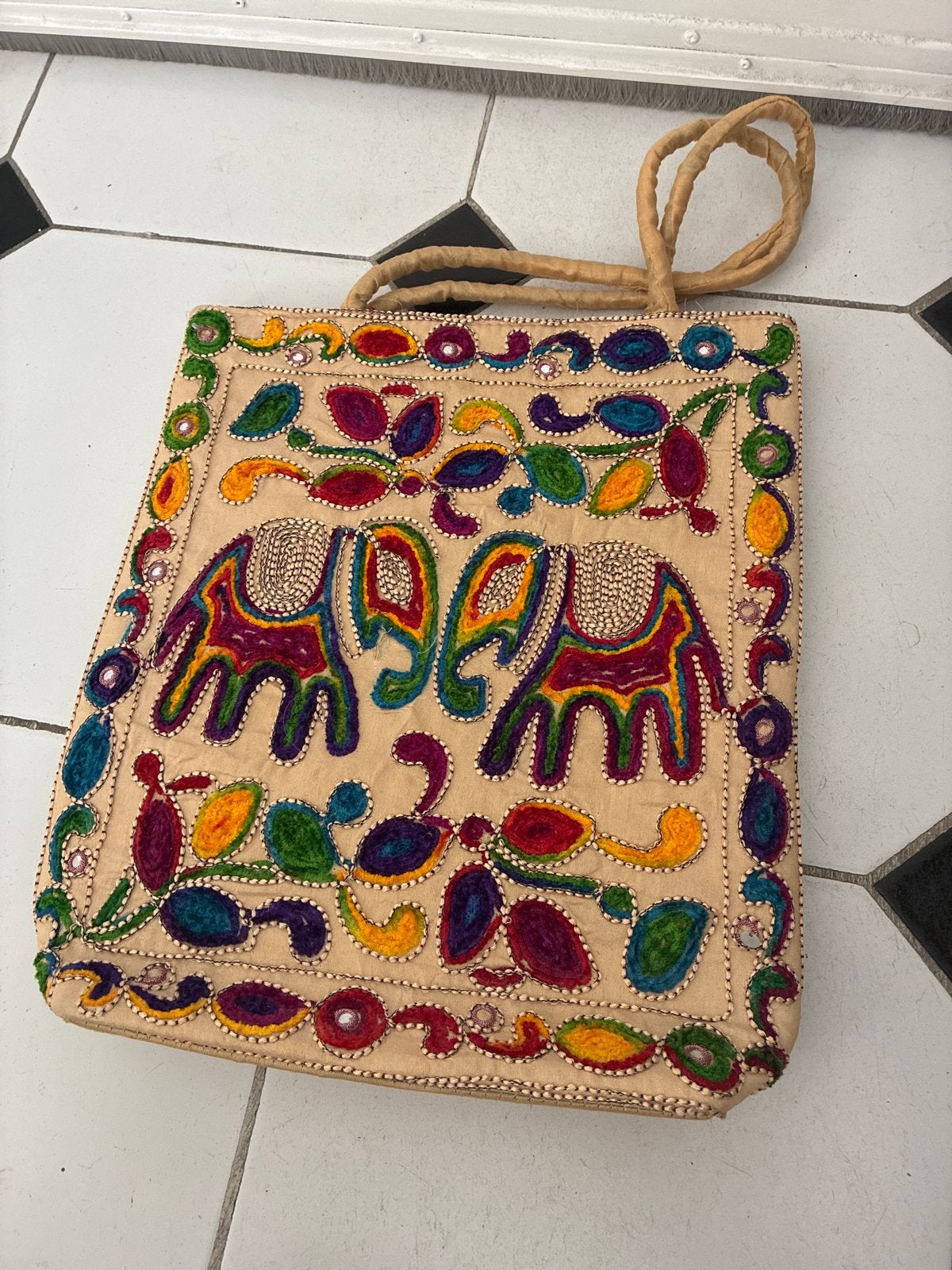 Handtas met olifanten borduursel en spiegeltjes, Ophalen, Gebruikt, Overige kleuren, Handtas